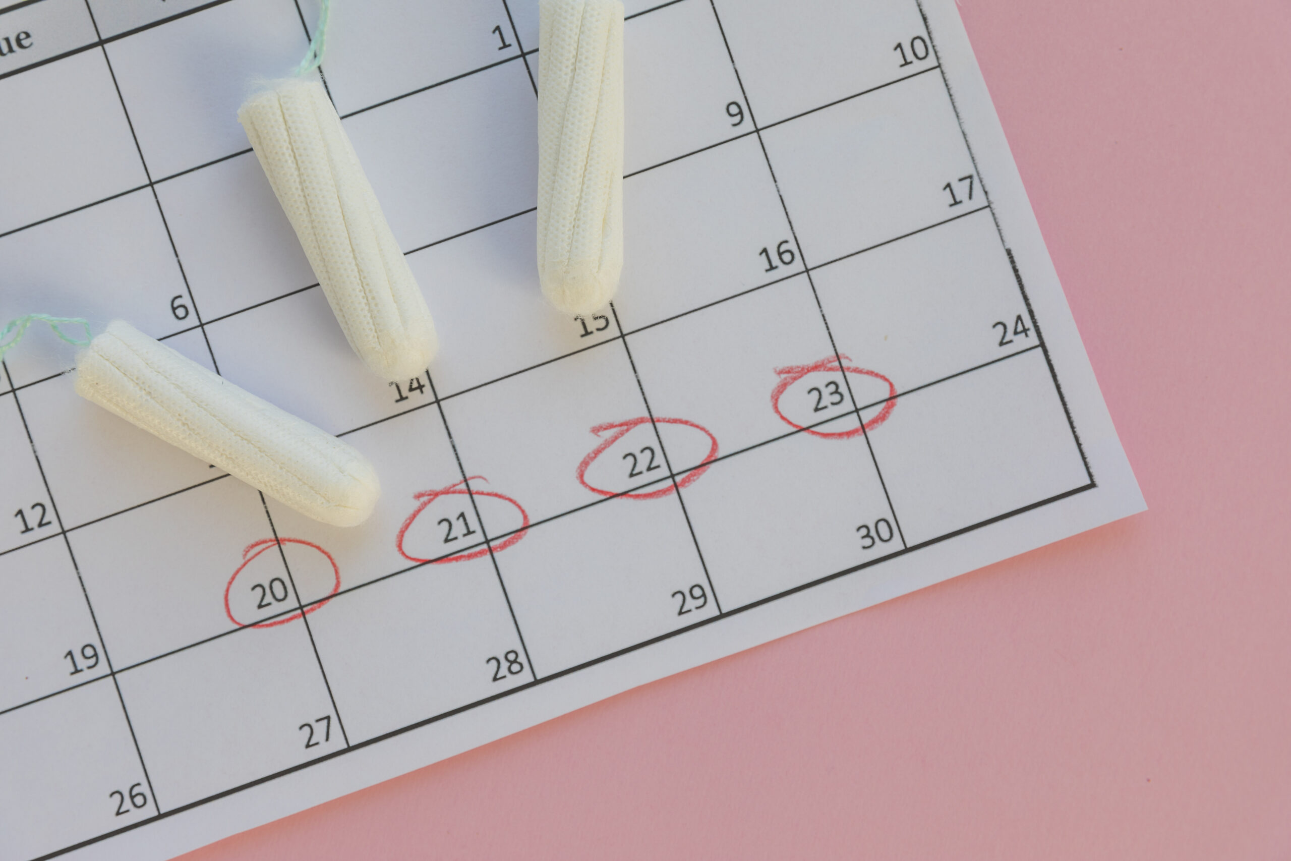 Ciclo mestruale in tilt con il caldo? Ecco cosa succede davvero al tuo corpo: